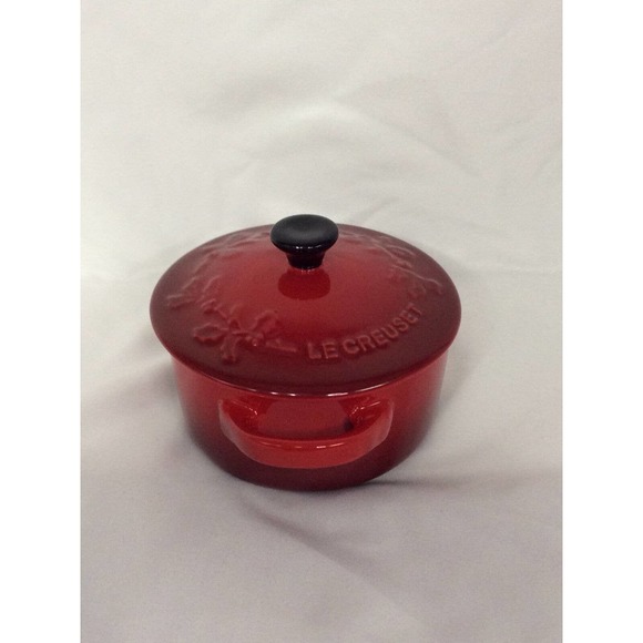 NIB Le Creuset Stoneware Petite Round Casserole Mini Cocotte Cerise Holly 8oz - Picture 9 of 10